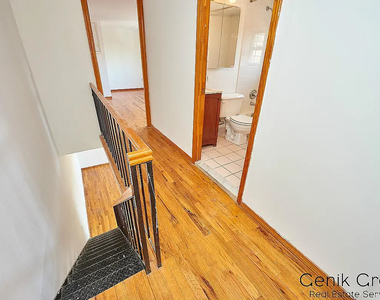 29 7th Avenue South - Photo Thumbnail 2