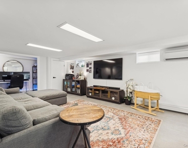 139 Gibson Boulevard - Photo Thumbnail 14
