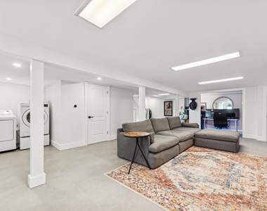 139 Gibson Boulevard - Photo Thumbnail 13