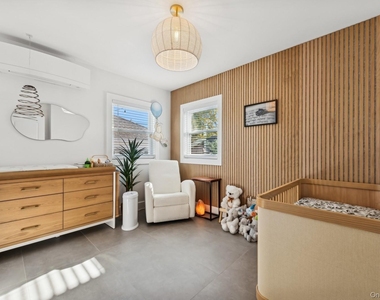 139 Gibson Boulevard - Photo Thumbnail 11
