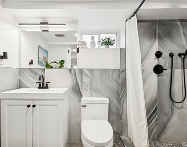 139 Gibson Boulevard - Photo Thumbnail 15