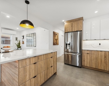 139 Gibson Boulevard - Photo Thumbnail 24