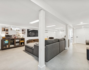 139 Gibson Boulevard - Photo Thumbnail 12