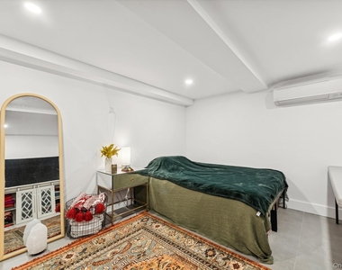 139 Gibson Boulevard - Photo Thumbnail 16