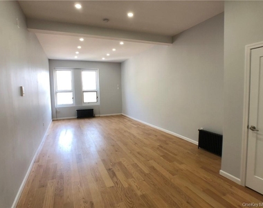168-170 Myrtle Boulevard - Photo Thumbnail 2