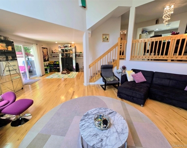 100 Chateau Lane - Photo Thumbnail 5