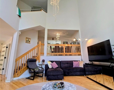 100 Chateau Lane - Photo Thumbnail 4