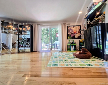 100 Chateau Lane - Photo Thumbnail 19