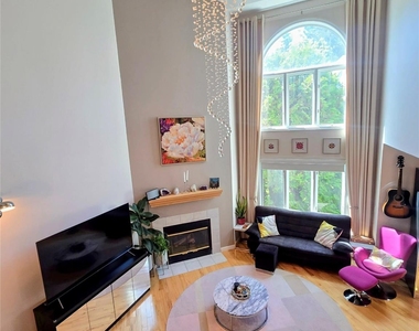 100 Chateau Lane - Photo Thumbnail 18