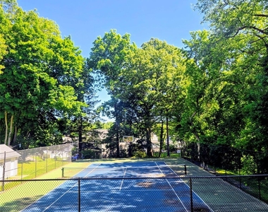 100 Chateau Lane - Photo Thumbnail 7