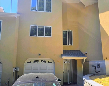 100 Chateau Lane - Photo Thumbnail 17