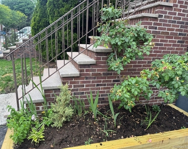 106 Pelhamdale Avenue - Photo Thumbnail 1