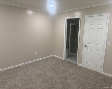 106 Pelhamdale Avenue - Photo Thumbnail 3