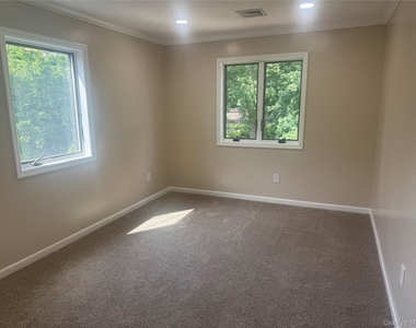 106 Pelhamdale Avenue - Photo Thumbnail 2
