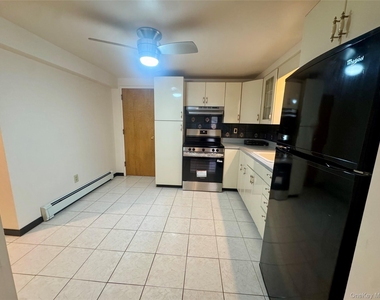 225 W 21st Street - Photo Thumbnail 2