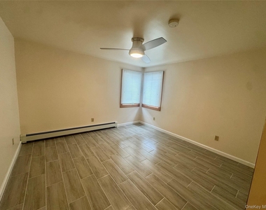 225 W 21st Street - Photo Thumbnail 4