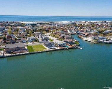 215 Scott Drive - Photo Thumbnail 3