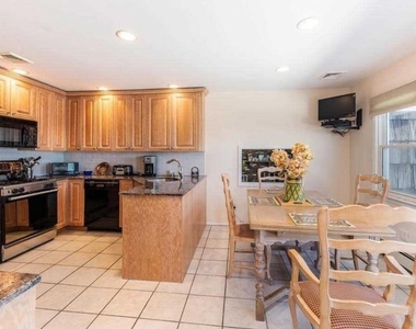 215 Scott Drive - Photo Thumbnail 10