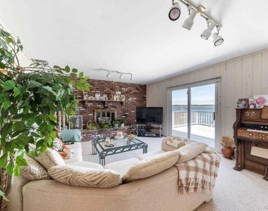 215 Scott Drive - Photo Thumbnail 11