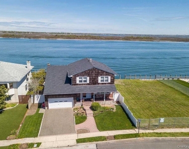 215 Scott Drive - Photo Thumbnail 1