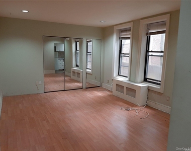 1 Hillside Avenue - Photo Thumbnail 5
