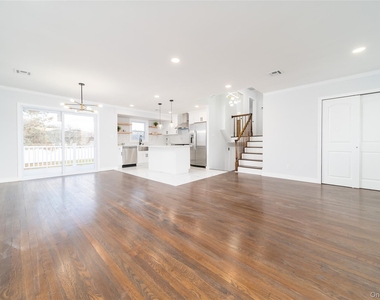 8 Spector Lane - Photo Thumbnail 1