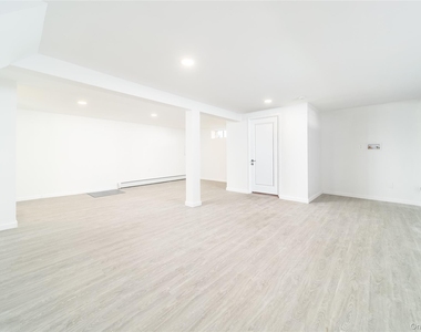 8 Spector Lane - Photo Thumbnail 12