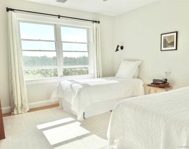 162 Dune Road - Photo Thumbnail 11