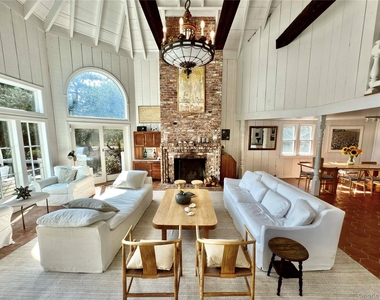 162 Dune Road - Photo Thumbnail 4