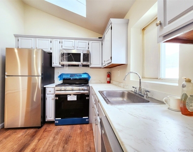 94-17 90th Avenue - Photo Thumbnail 10