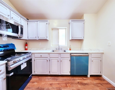 94-17 90th Avenue - Photo Thumbnail 8