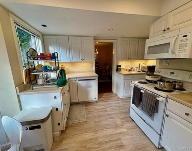 5 Rockcrest Road - Photo Thumbnail 8