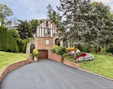5 Rockcrest Road - Photo Thumbnail 2
