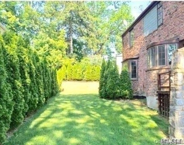 5 Rockcrest Road - Photo Thumbnail 16