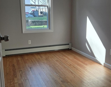 91 Wyman Avenue - Photo Thumbnail 5