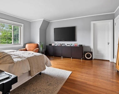 33 Lynwood Road - Photo Thumbnail 14