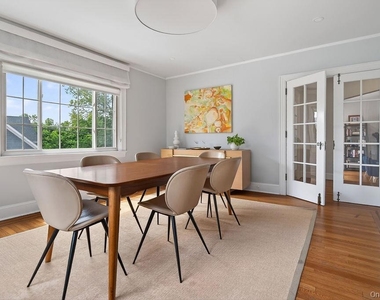 33 Lynwood Road - Photo Thumbnail 6