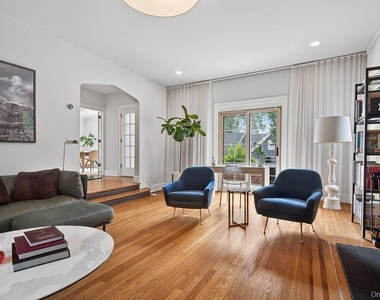 33 Lynwood Road - Photo Thumbnail 2