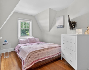 33 Lynwood Road - Photo Thumbnail 23