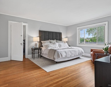 33 Lynwood Road - Photo Thumbnail 15