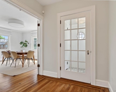 33 Lynwood Road - Photo Thumbnail 5