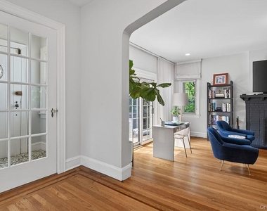 33 Lynwood Road - Photo Thumbnail 4