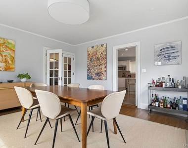 33 Lynwood Road - Photo Thumbnail 7
