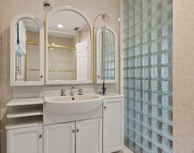 33 Lynwood Road - Photo Thumbnail 18