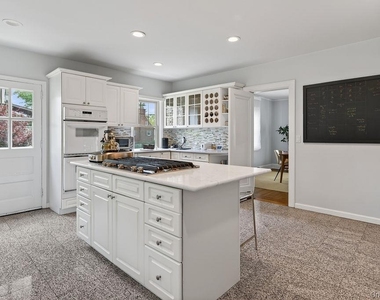 33 Lynwood Road - Photo Thumbnail 9