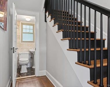 33 Lynwood Road - Photo Thumbnail 11
