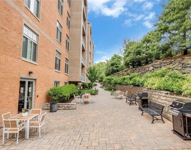 40 Jackson Avenue - Photo Thumbnail 25