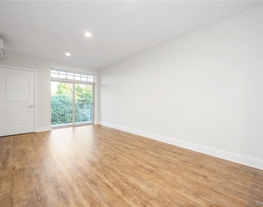 40 Jackson Avenue - Photo Thumbnail 7