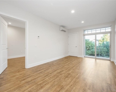 40 Jackson Avenue - Photo Thumbnail 8