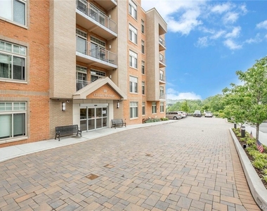 40 Jackson Avenue - Photo Thumbnail 3